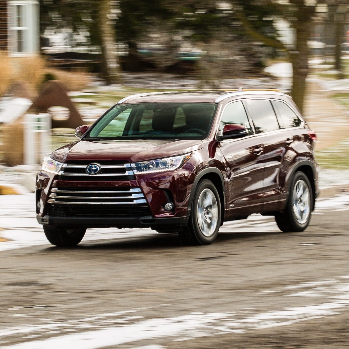 2027 Toyota Highlander hybrid mpg test