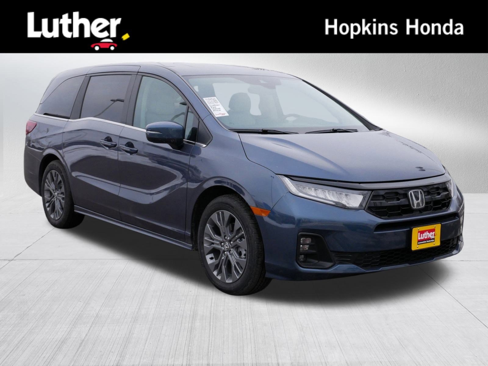 Certified Pre Owned 2026 Honda Odyssey Touring Mini van Passenger In St Louis Park R265857 Luther Automotive