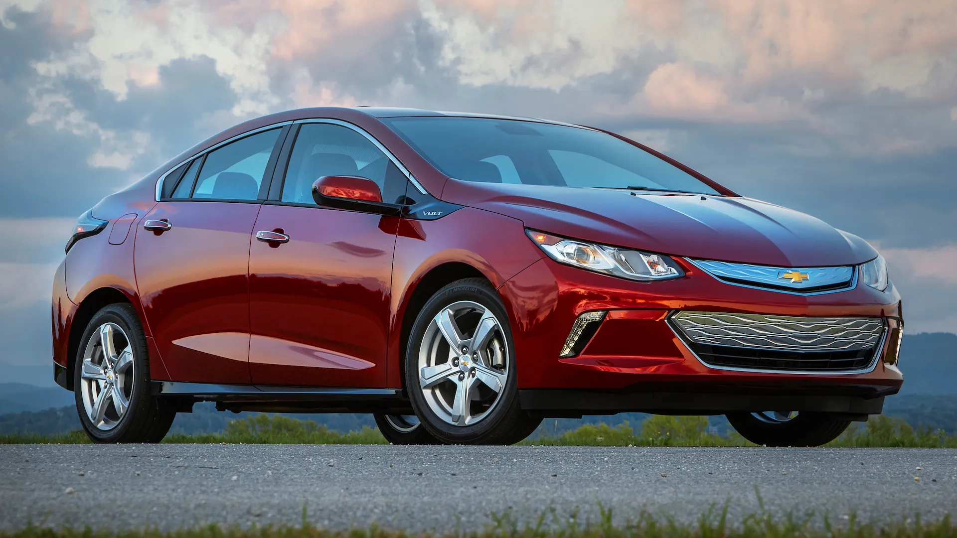 GM Reverses All In EV Strategy To Bring Back Plug In Hybrids