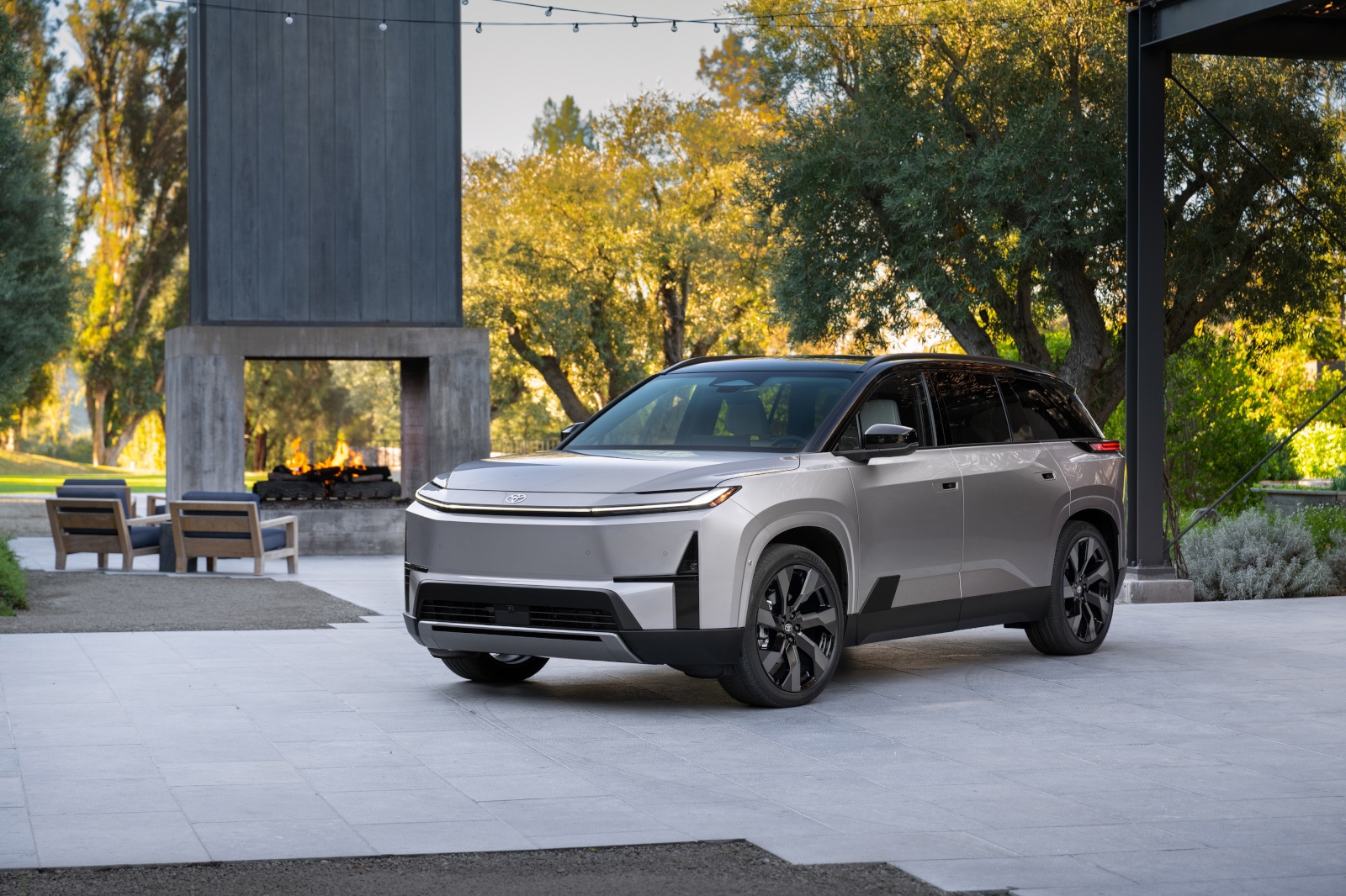 The 2027 Toyota Highlander Is Fully Electric And Has A 320 mile Range